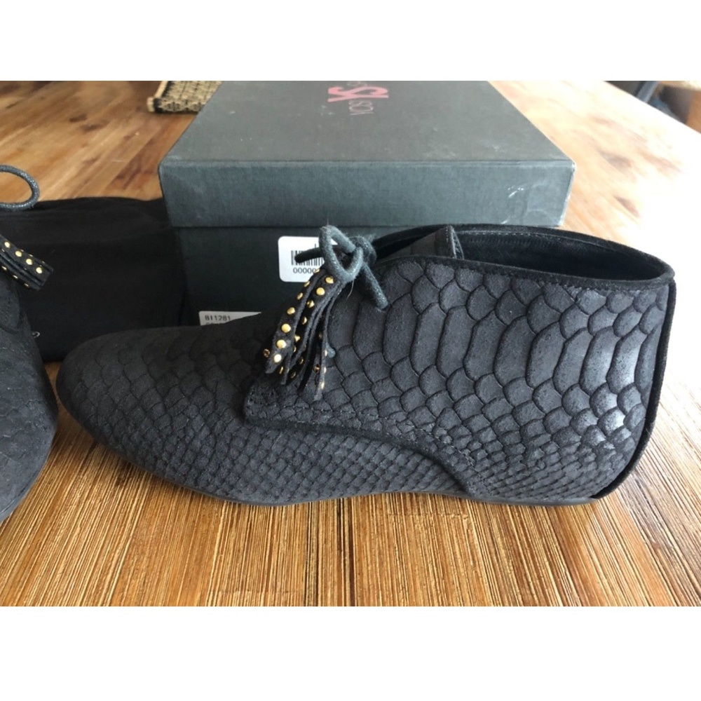 New in Box Yosi Samra Black Snake Skin Bootie